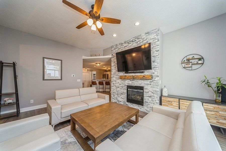 10120 Meredith Dr APT 9 Urbandale, IA 50322 - Thumbnail 4