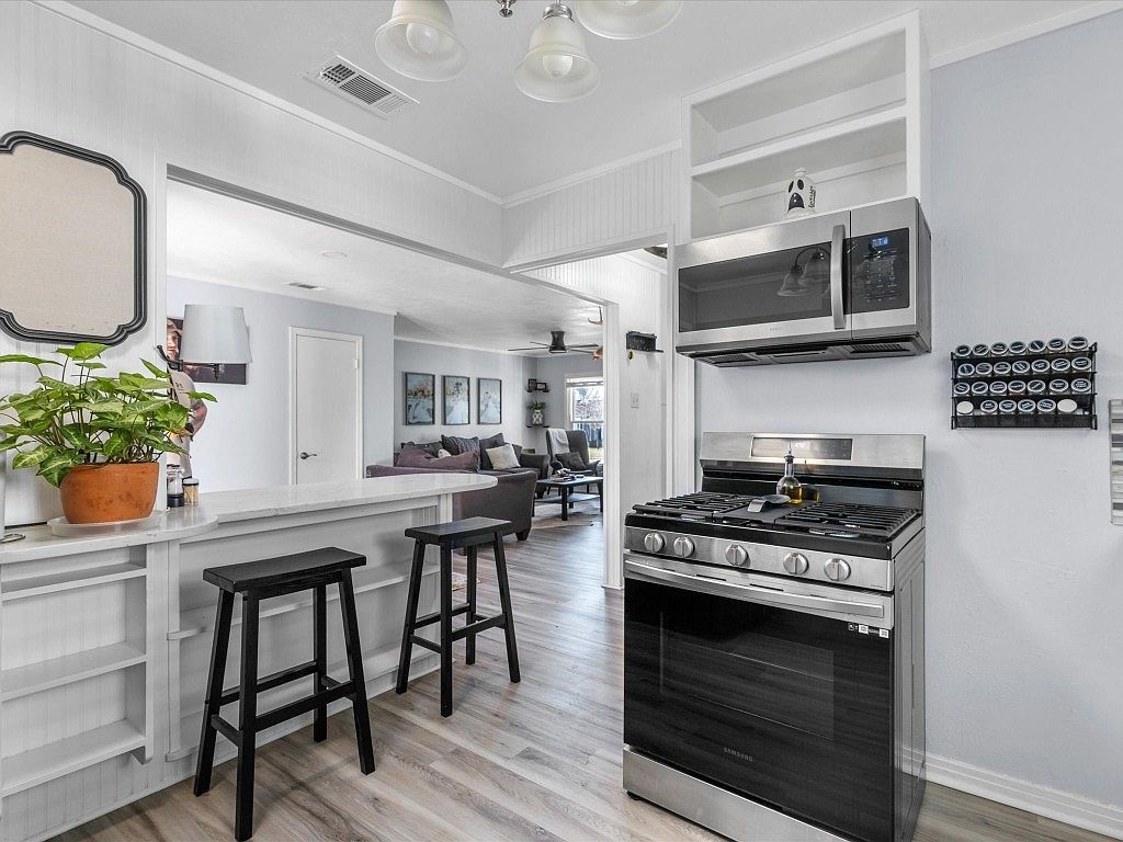 711 Sycamore St Weatherford, TX 76086 - Thumbnail 4