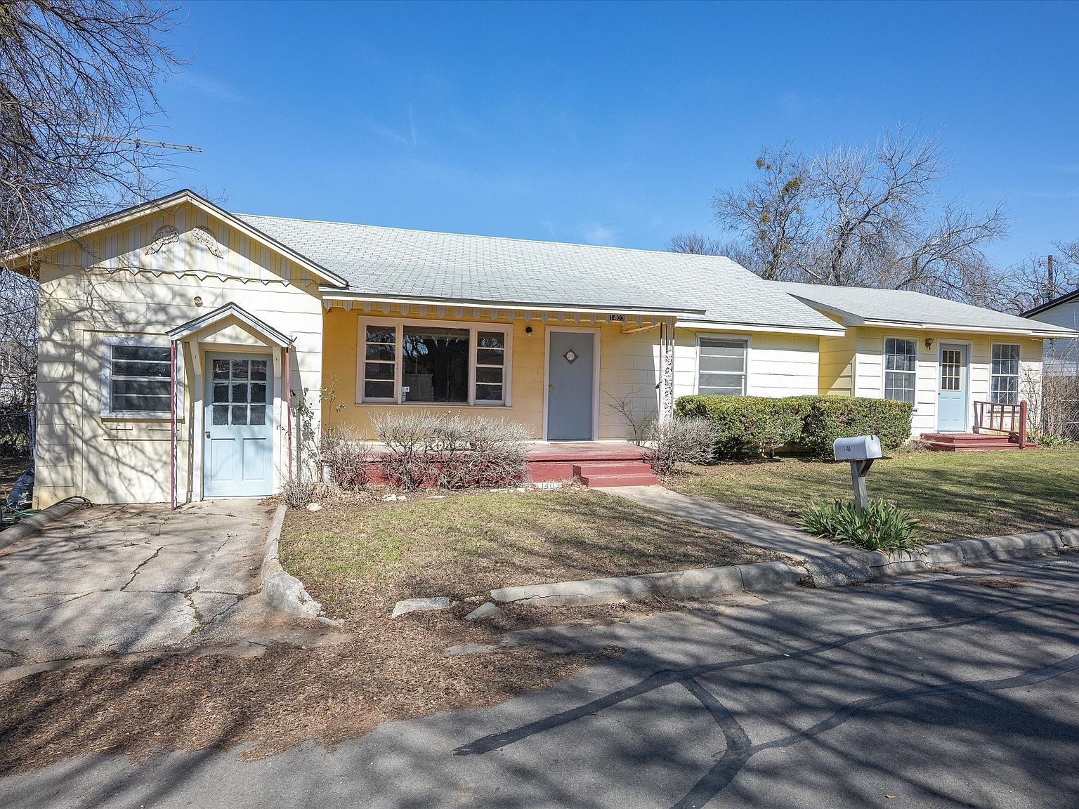 1403 Hovey St Bridgeport, TX 76426 - Thumbnail 4