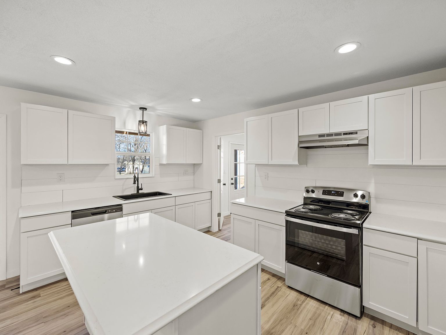 503 Watts Ave Fayette, MO 65248 - Thumbnail 4