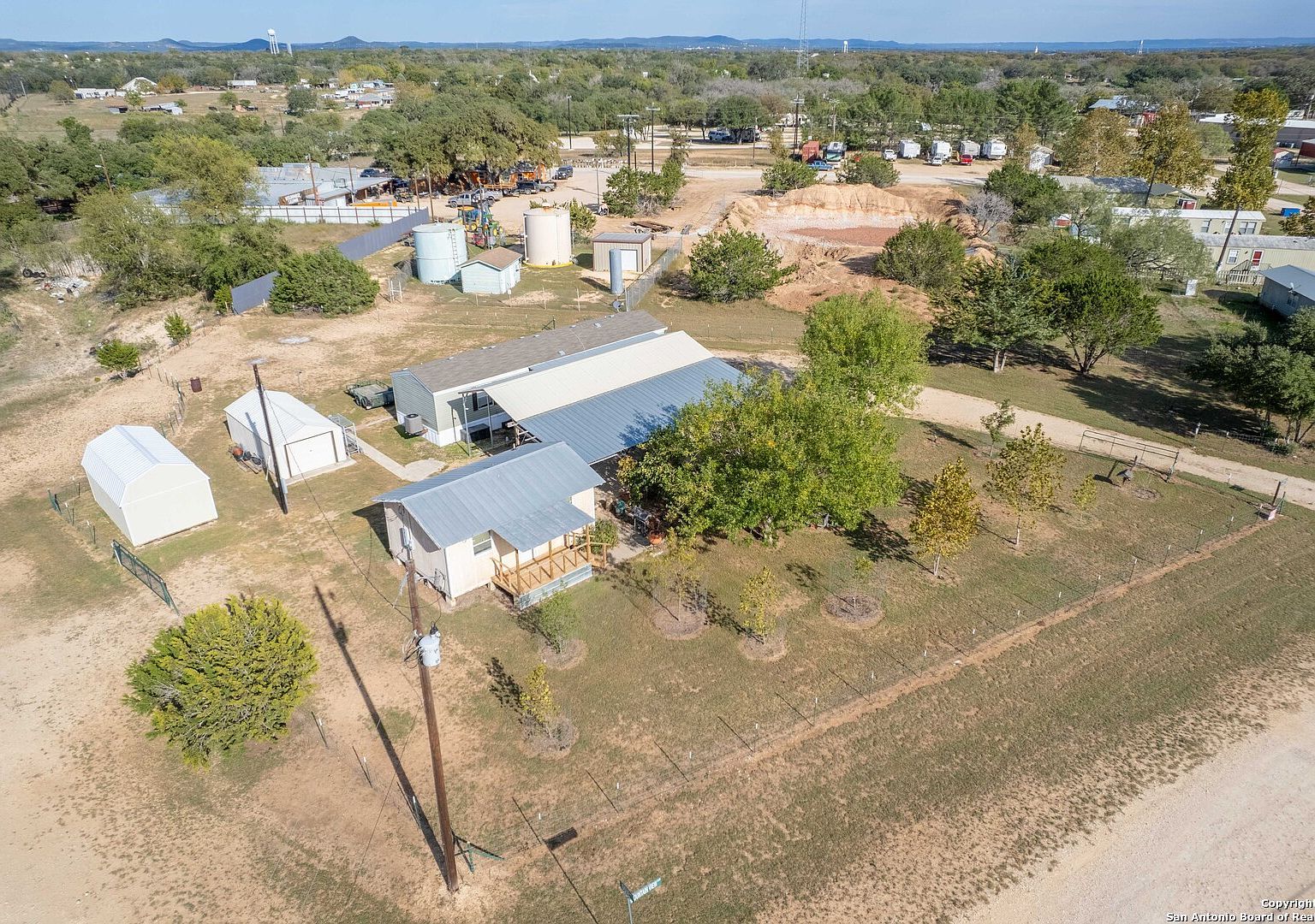 127 Mountain View Dr Bandera, TX 78003 - Thumbnail 4