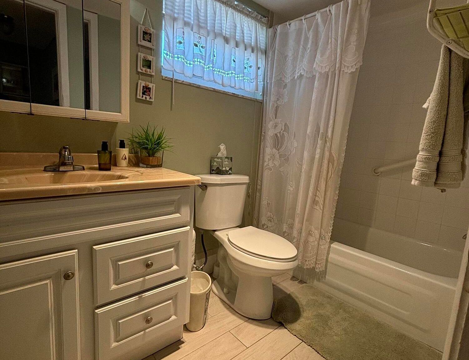 725 Lori Dr APT 203 Palm Springs, FL 33461 - Thumbnail 4