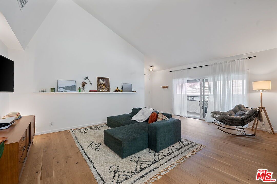 31568 Agoura Rd UNIT 4 Westlake Village, CA 91361 - Thumbnail 4