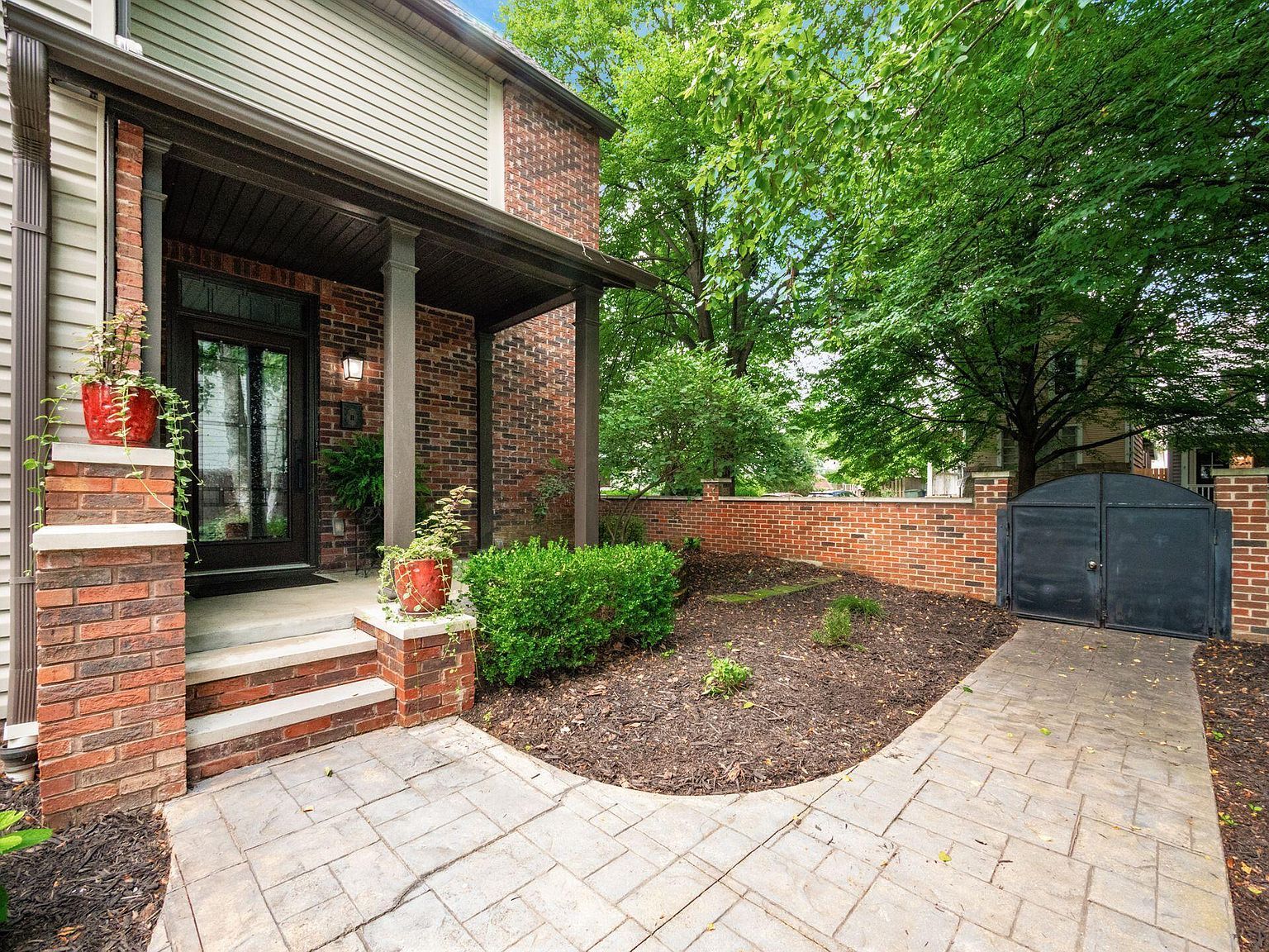 487 E Beck St Columbus, OH 43206 - Thumbnail 4