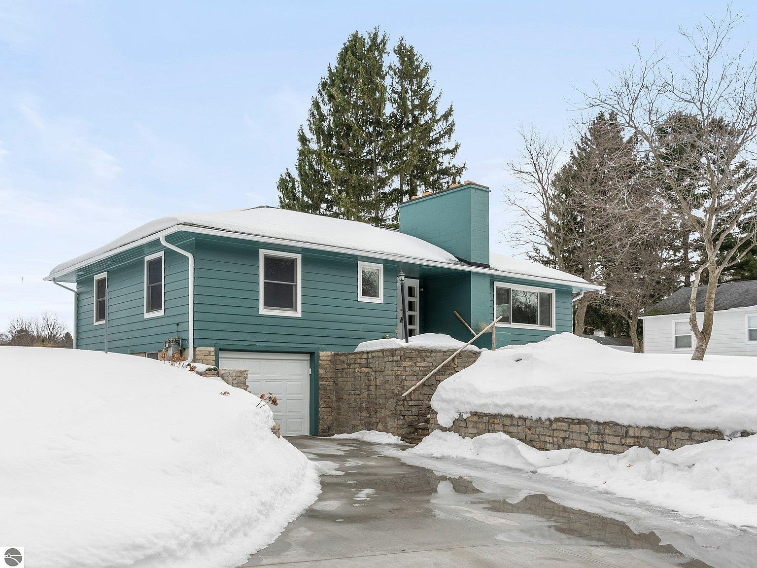 1330 N Orchard Dr Traverse City, MI 49686 - Thumbnail 4