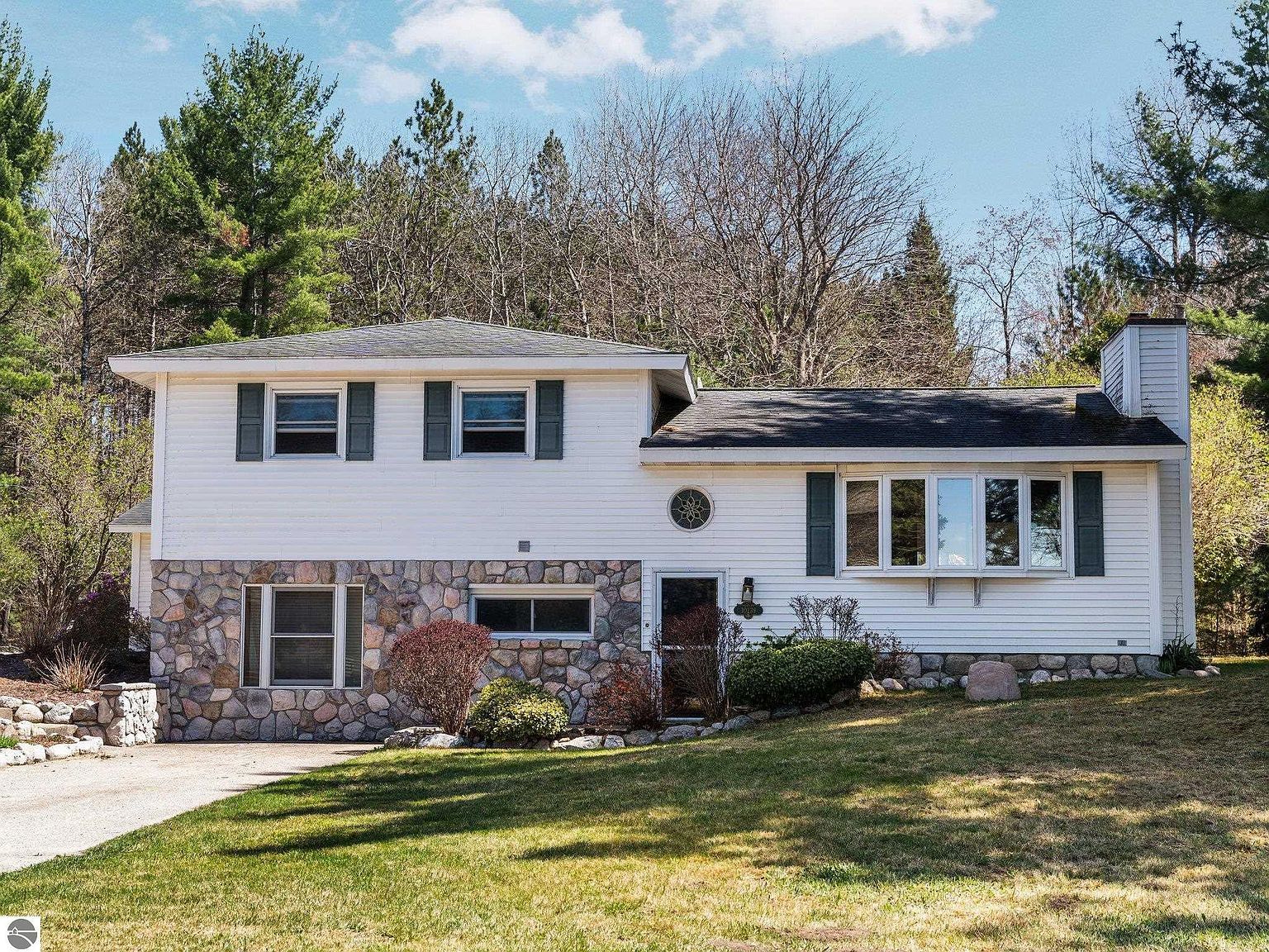 10239 Grand Kal Rd SW Fife Lake, MI 49633 - Thumbnail 4