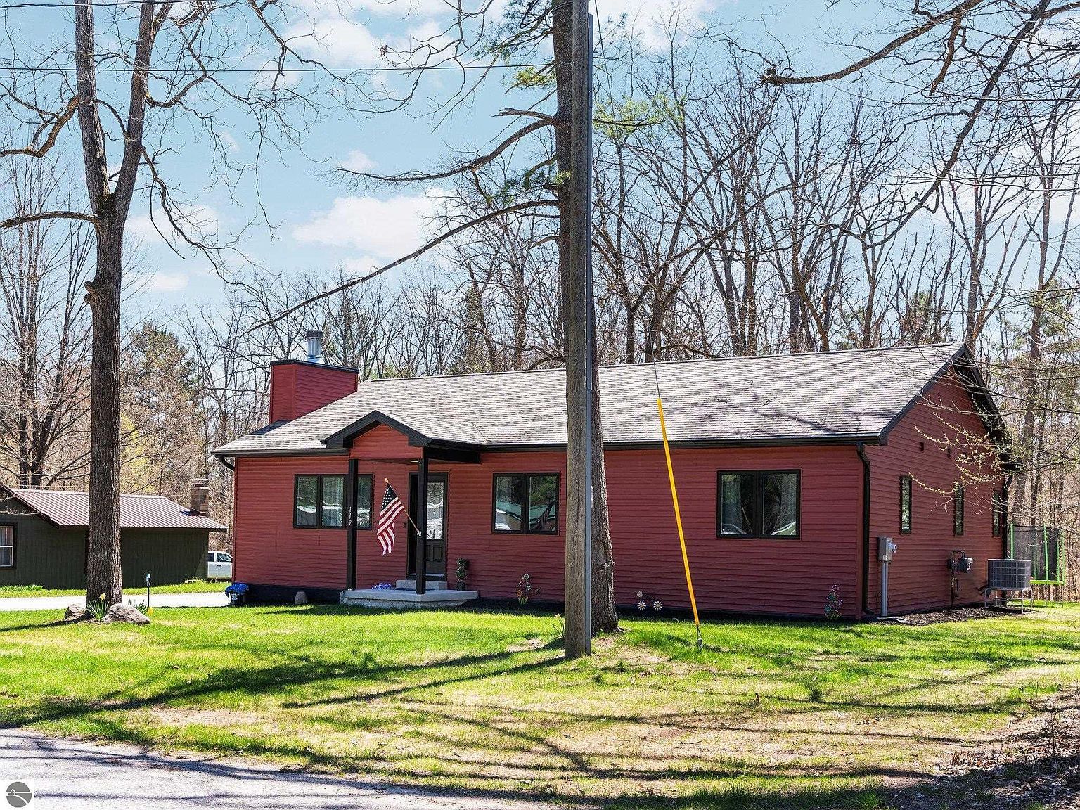 119 Maple St Fife Lake, MI 49633 - Thumbnail 4