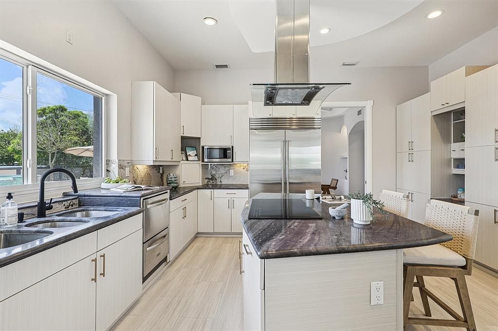 3900 NE 23rd Ter Lighthouse Pt, FL 33064 - Thumbnail 4