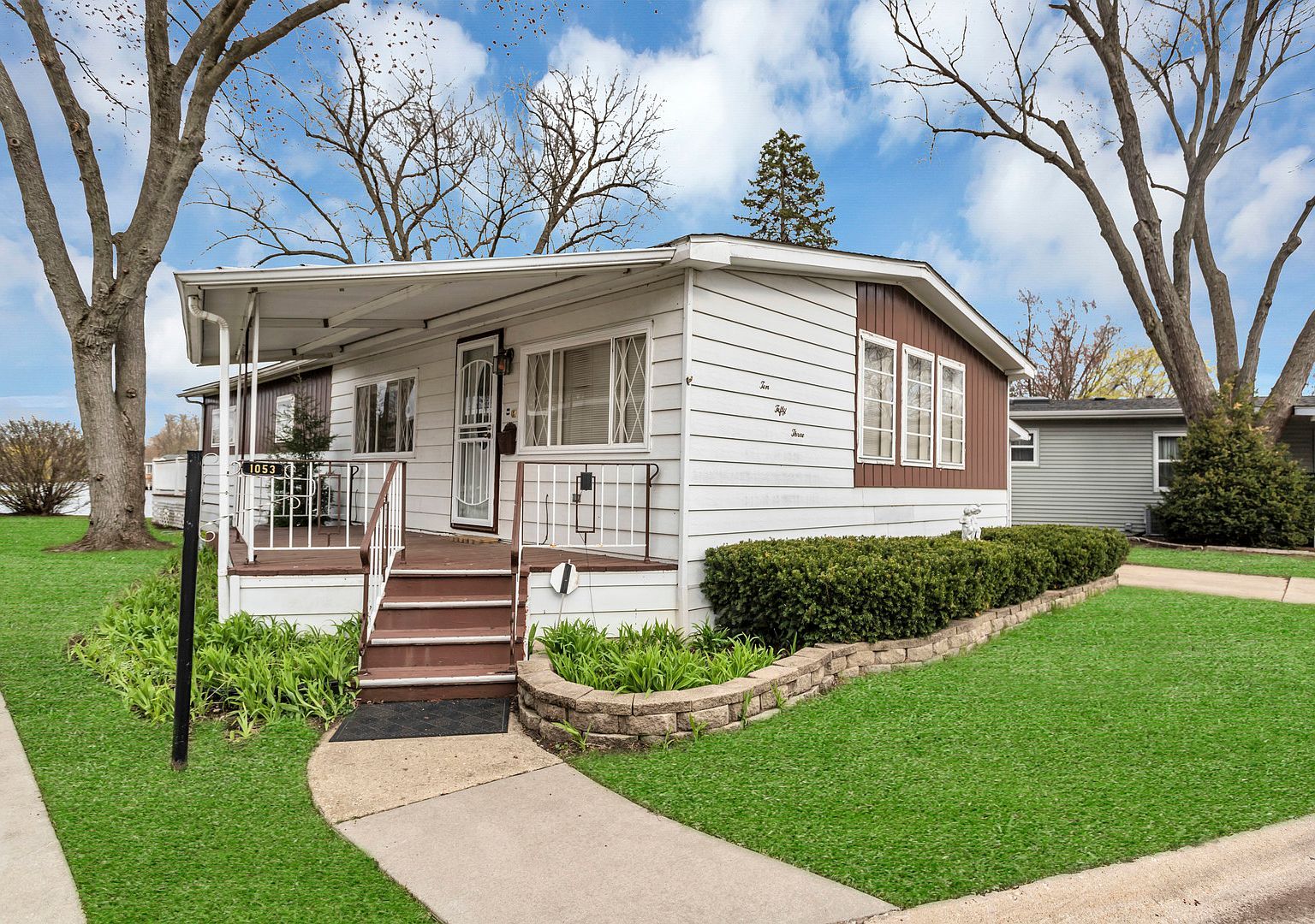 1053 Lakeview Rd Elgin, IL 60123 - Thumbnail 4