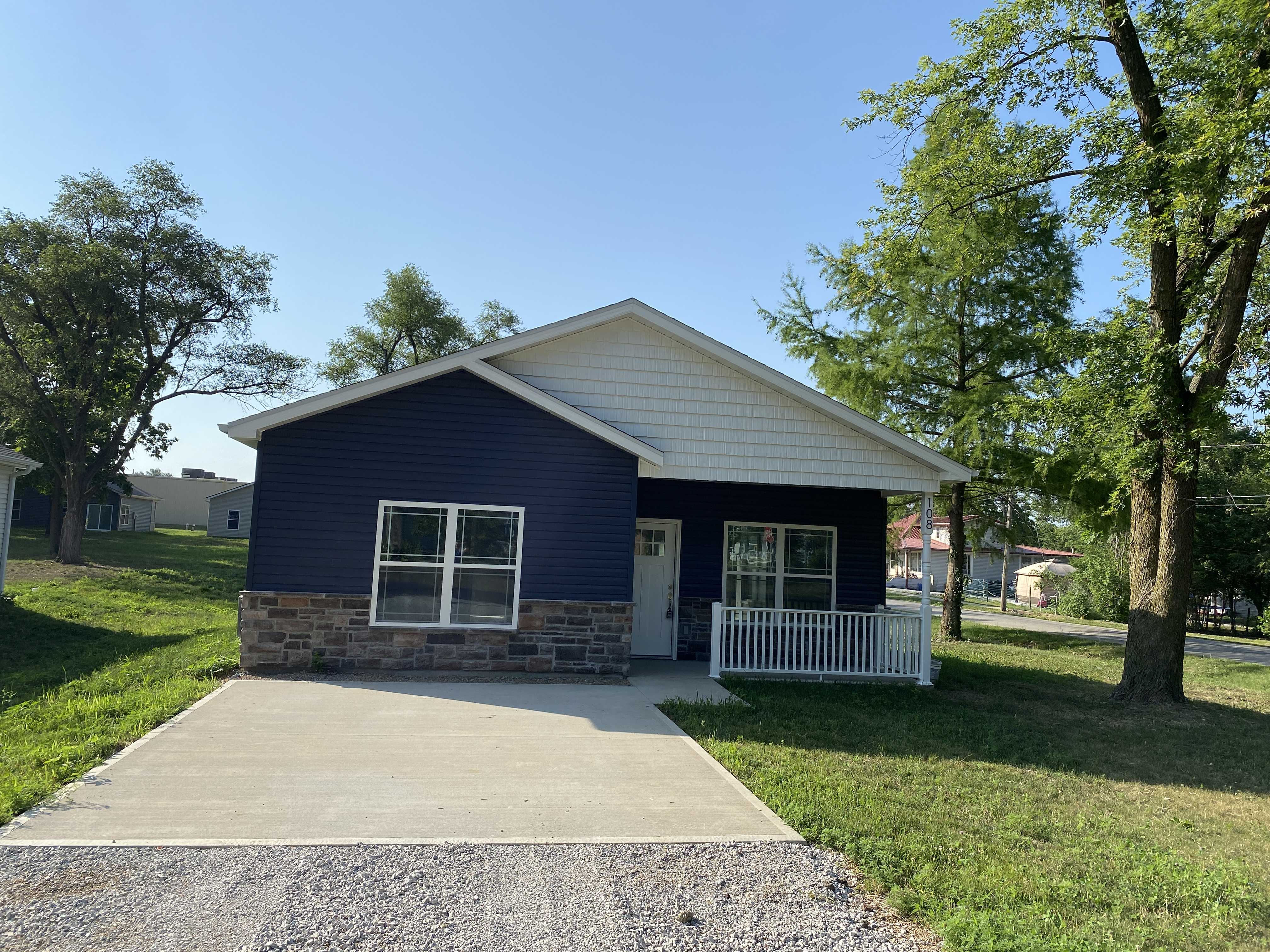 103 S St Charles St, Windsor, MO, USA, 65360 - Thumbnail 5