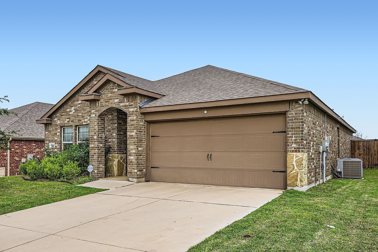 1001 Alton Dr Aubrey, TX 76227 - Thumbnail 4