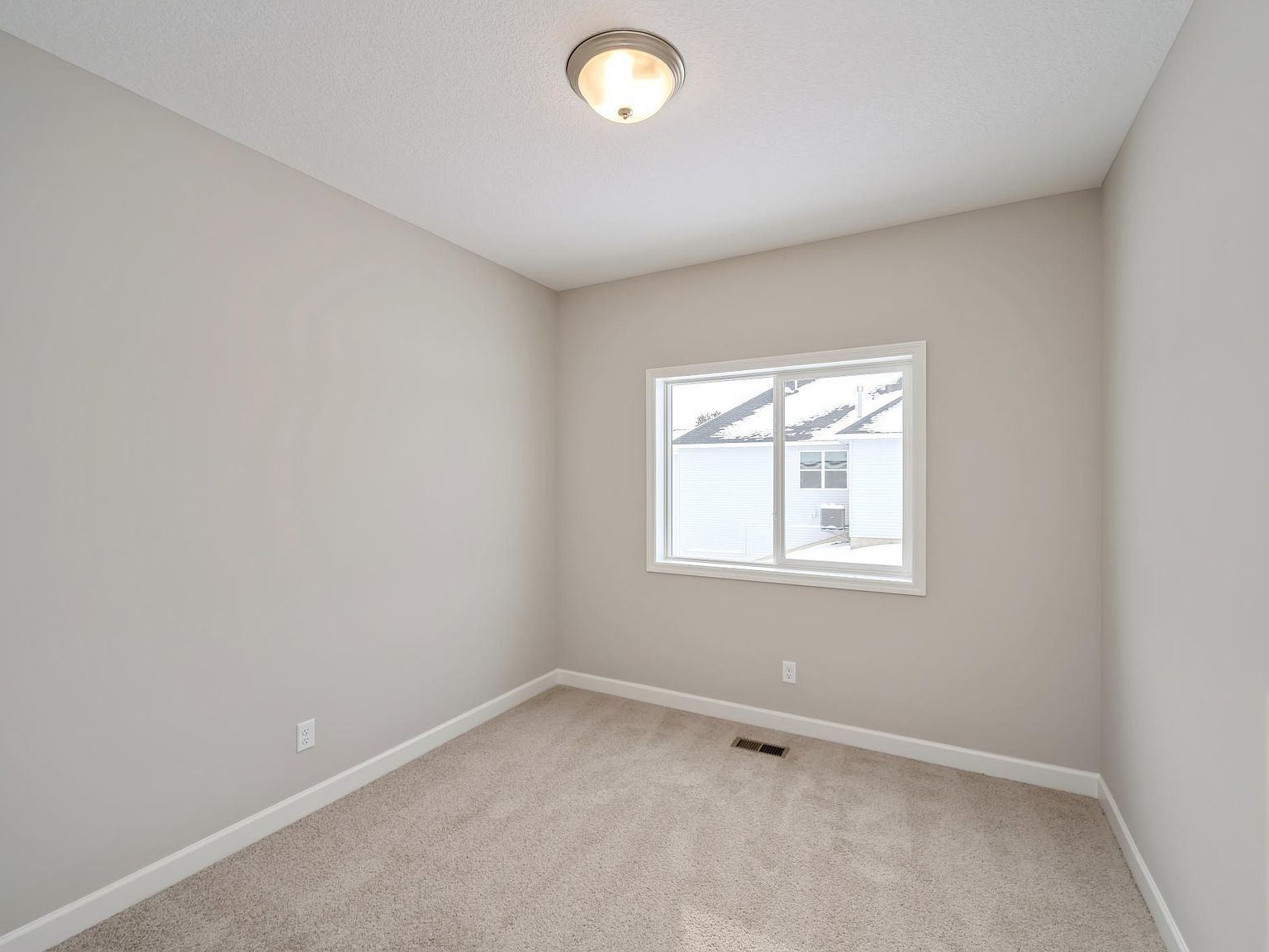 1423 Woods Rd NE Isanti, MN 55040 - Thumbnail 4