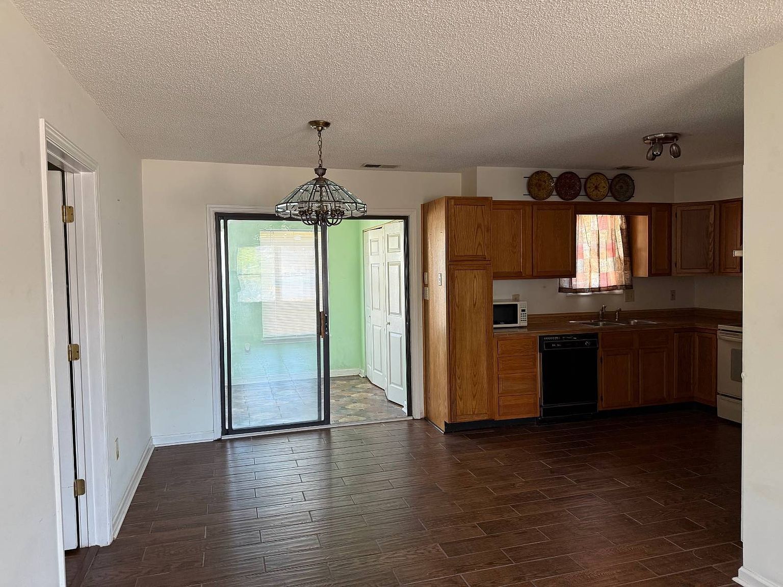 349 Robin Hood Cir Little River, SC 29566 - Thumbnail 4