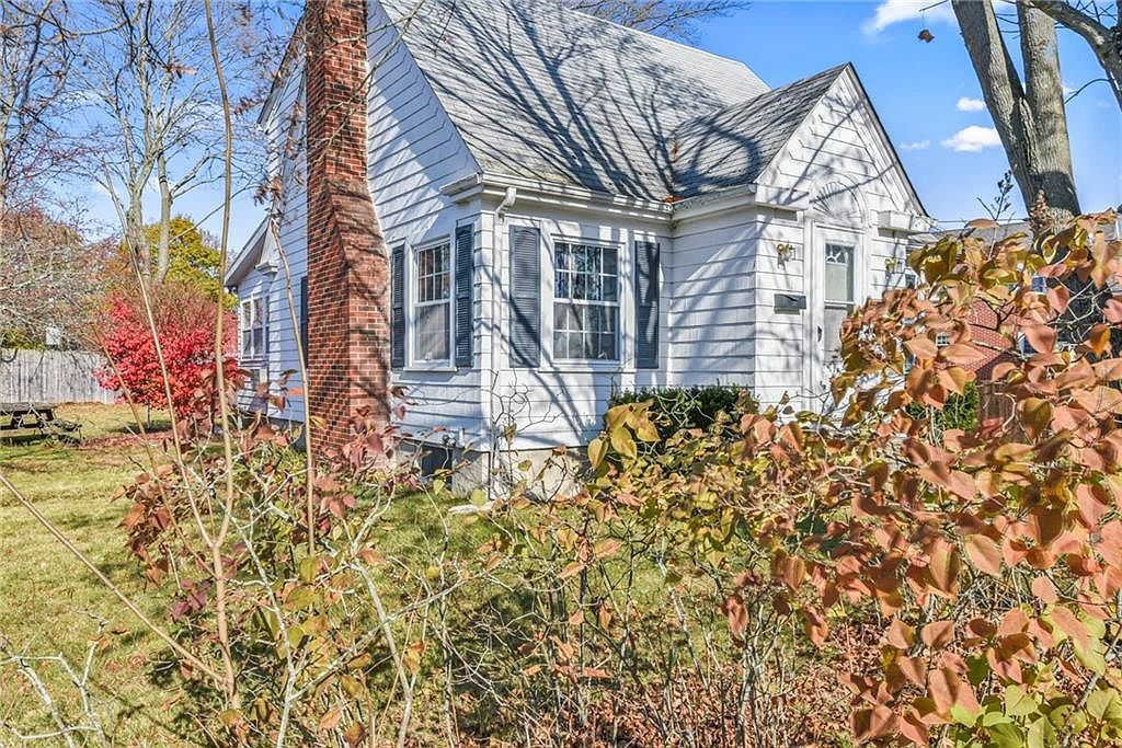 19 Sevilla Ave Warwick, RI 02889 - Thumbnail 4