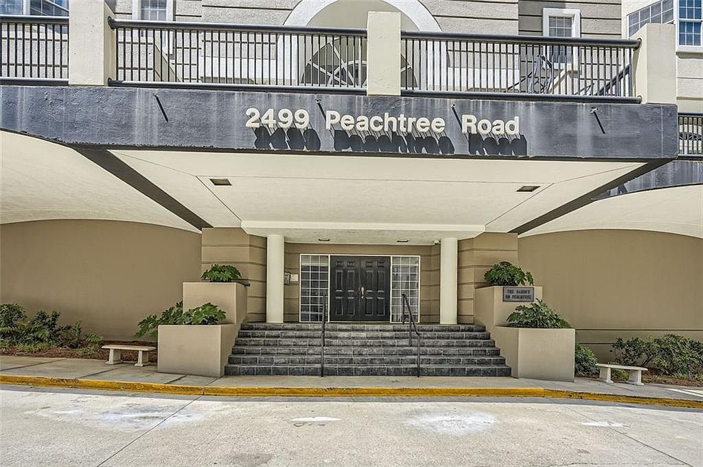 2499 Peachtree Rd NE APT 108 Atlanta, GA 30305 - Thumbnail 4