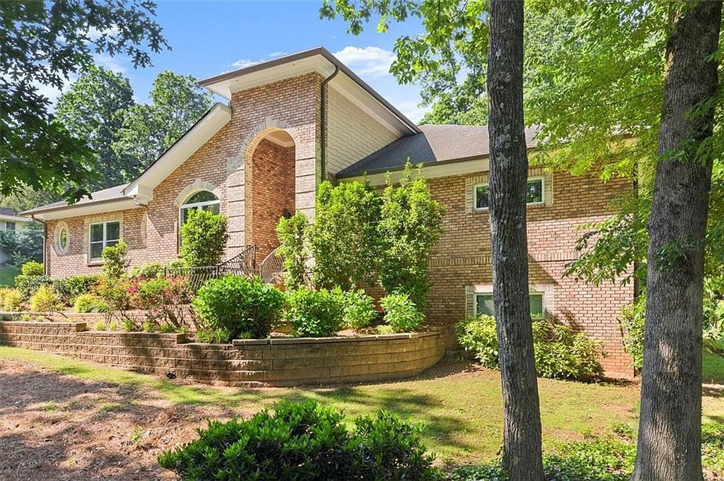 5816 Chamblee Dunwoody Rd Dunwoody, GA 30338 - Thumbnail 4