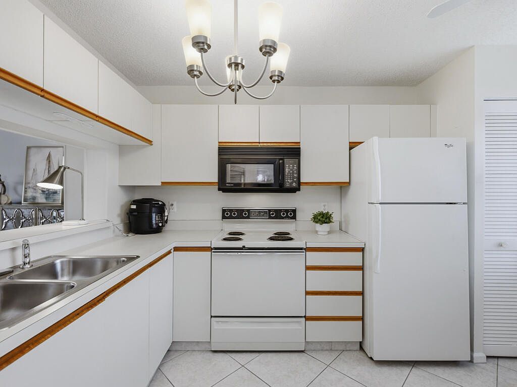5970 Amherst Dr APT C203 Naples, FL 34112 - Thumbnail 4