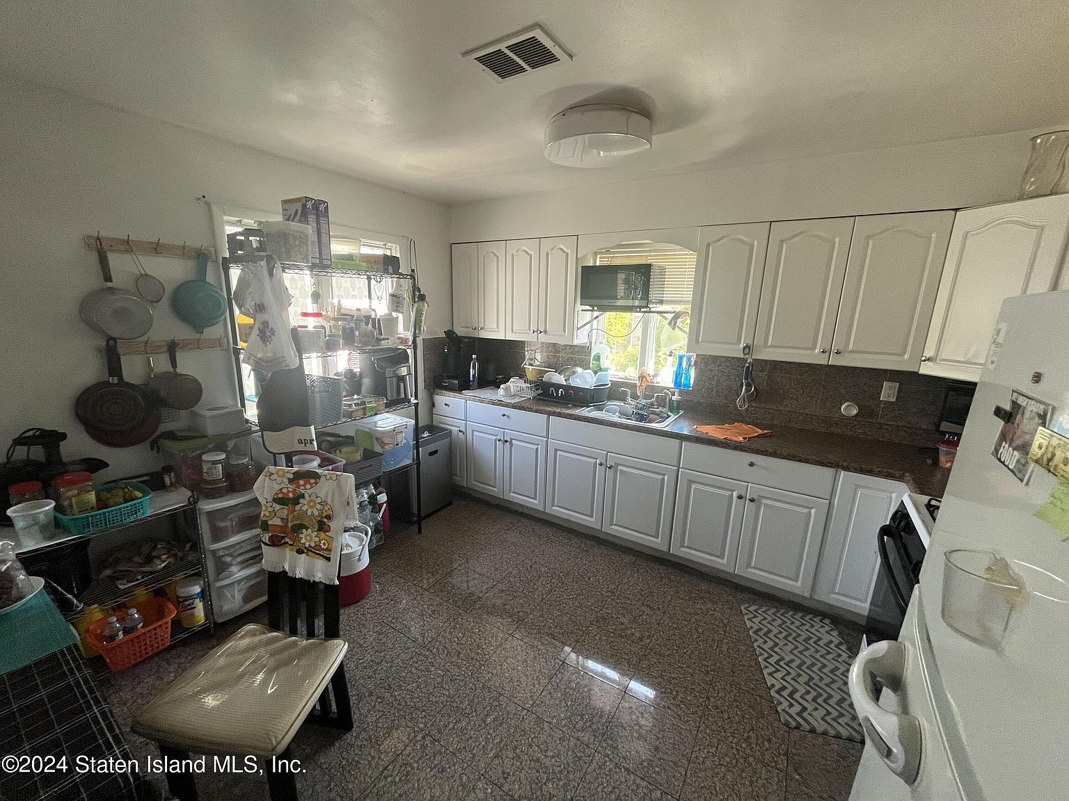 4664 Amboy Rd Staten Island, NY 10312 - Thumbnail 4