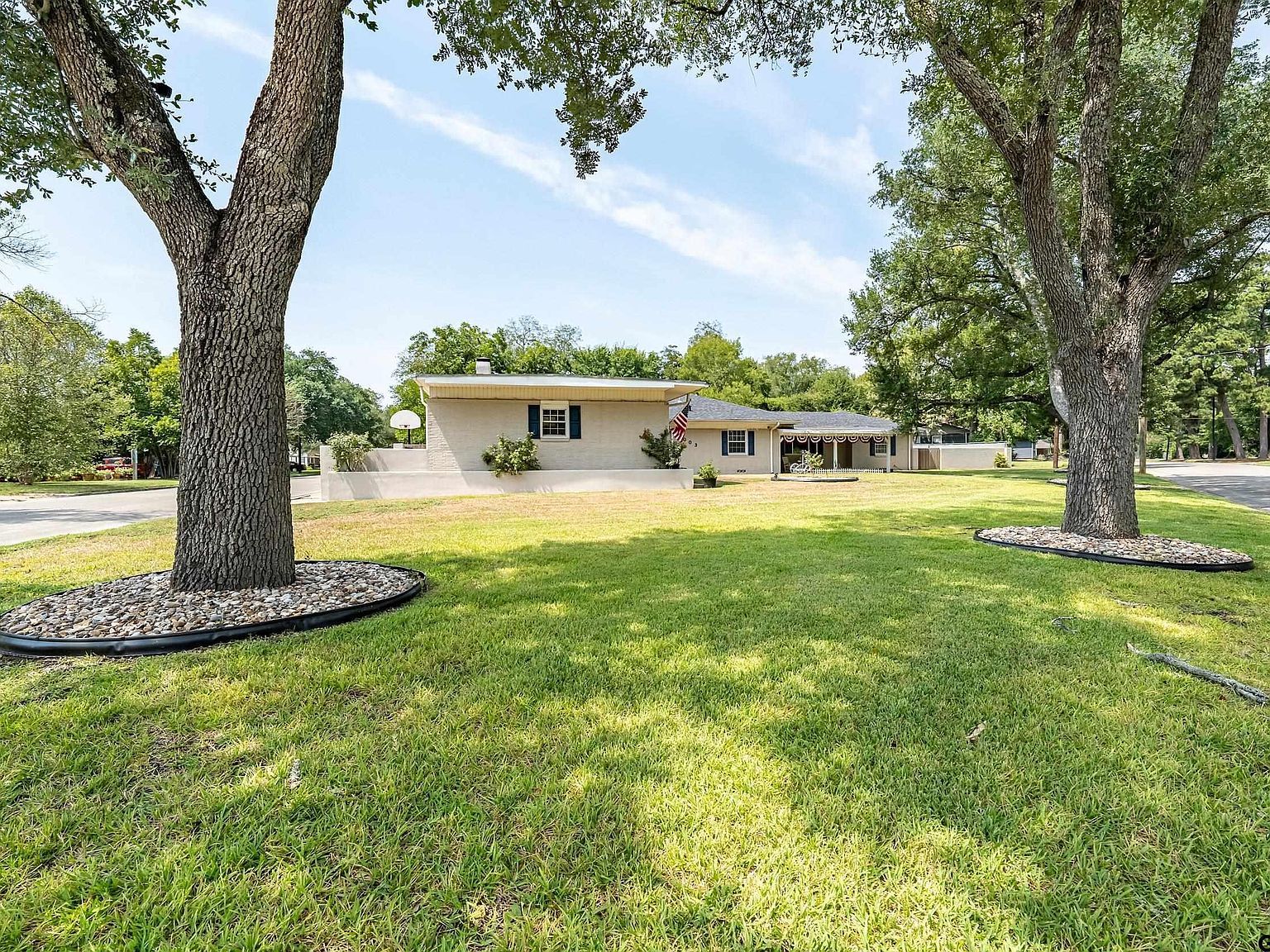 1003 Hillcrest St Jacksonville, TX 75766 - Thumbnail 4