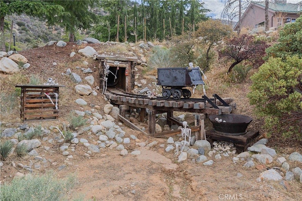 1870 Oak Springs Valley Rd Wrightwood, CA 92397 - Thumbnail 4