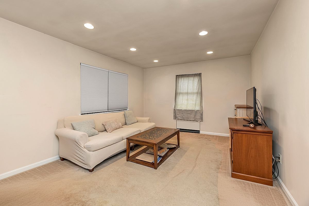 73-47 217th St #364A2 Oakland Gardens, NY 11364 - Thumbnail 4