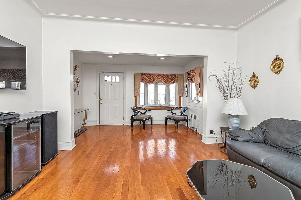 164-12 76th Ave Flushing, NY 11366 - Thumbnail 4