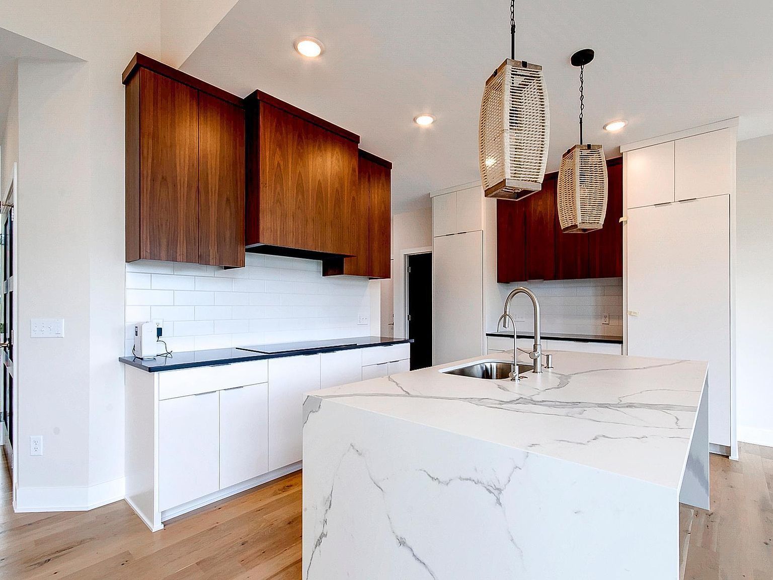 758 Ensconsed Way Chaska, MN 55318 - Thumbnail 4