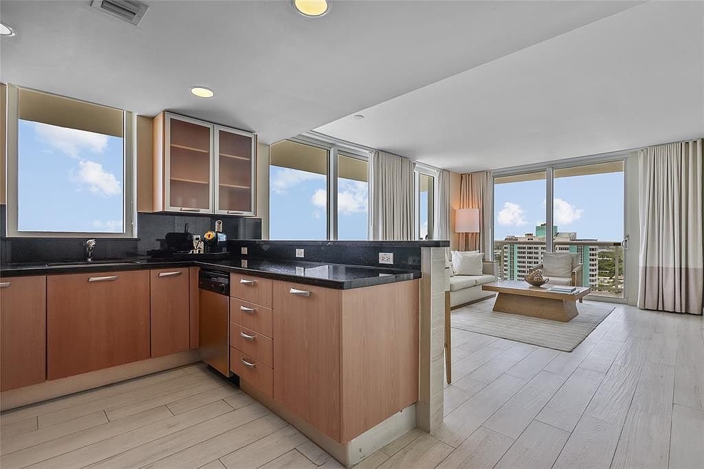 505 N Fort Lauderdale Beach Blvd #1702 Fort Lauderdale, FL 33304 - Thumbnail 4