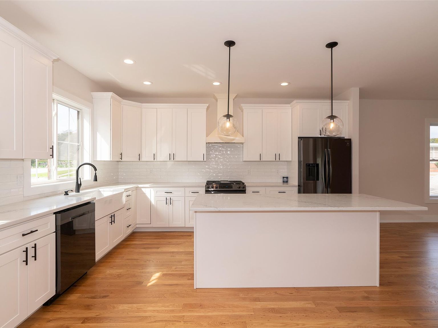 651 Vassar Rd Poughkeepsie, NY 12603 - Thumbnail 4