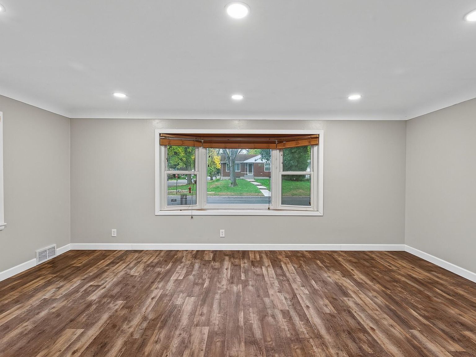 1172 Ottawa Ave West Saint Paul, MN 55118 - Thumbnail 4