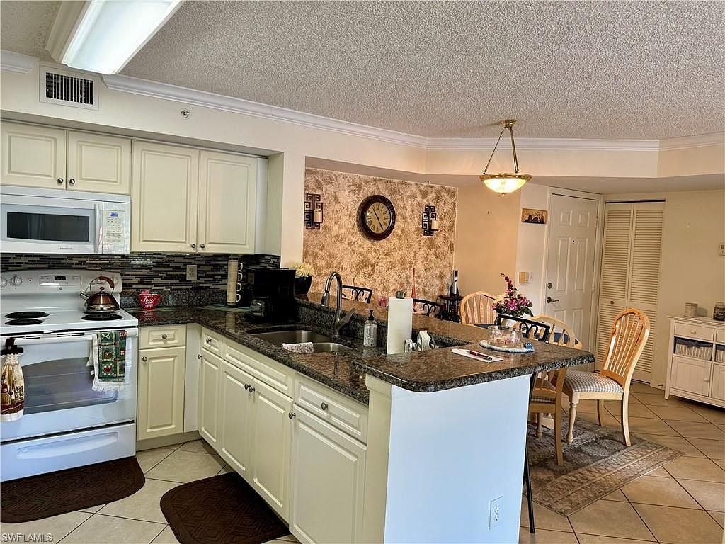 1210 Wildwood Lakes Blvd APT 203 Naples, FL 34104 - Thumbnail 4