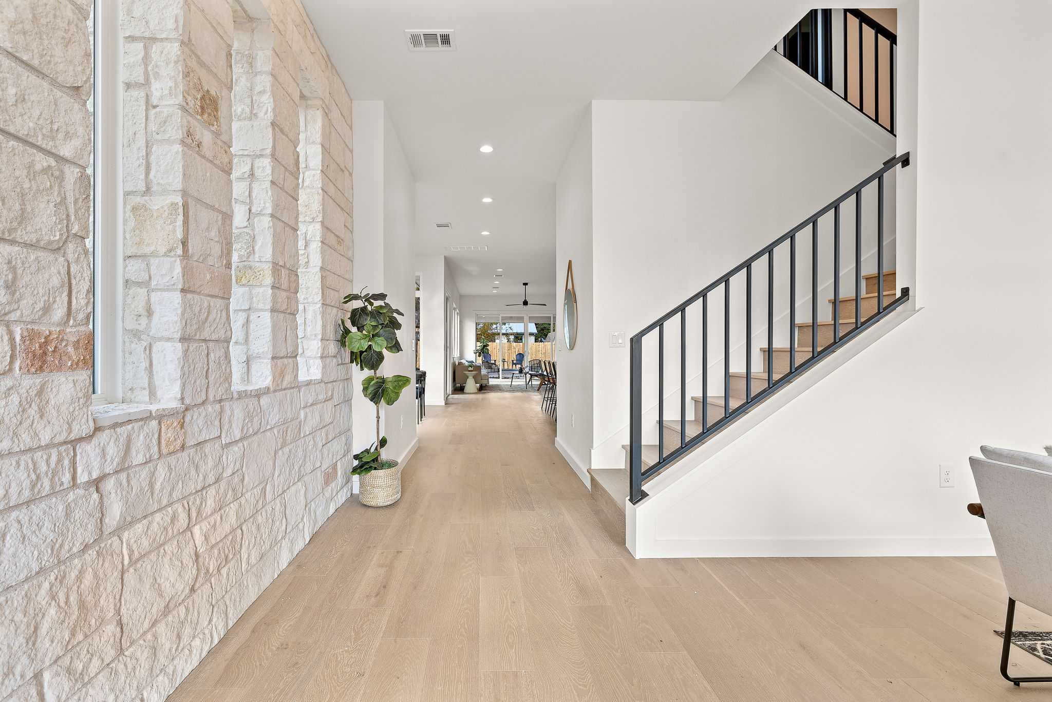 1210 Payne Avenue, Austin, TX, USA, 78757 - Thumbnail 4