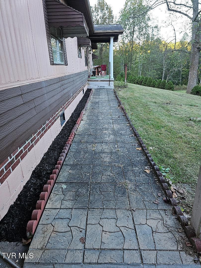 2056 Honey Camp Rd Clintwood, VA 24228 - Thumbnail 4