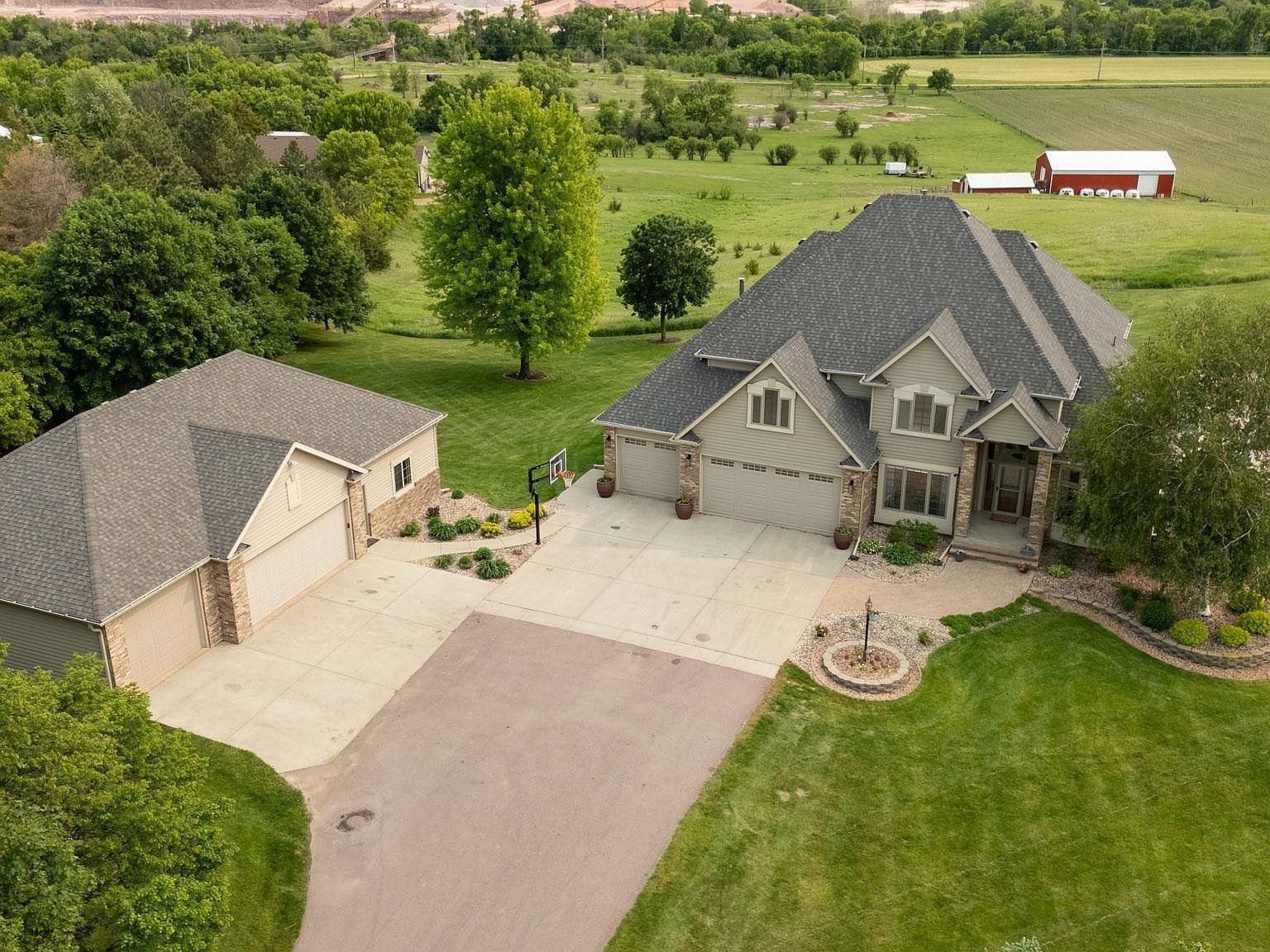 809 W 3rd St Dell Rapids, SD 57022 - Thumbnail 4