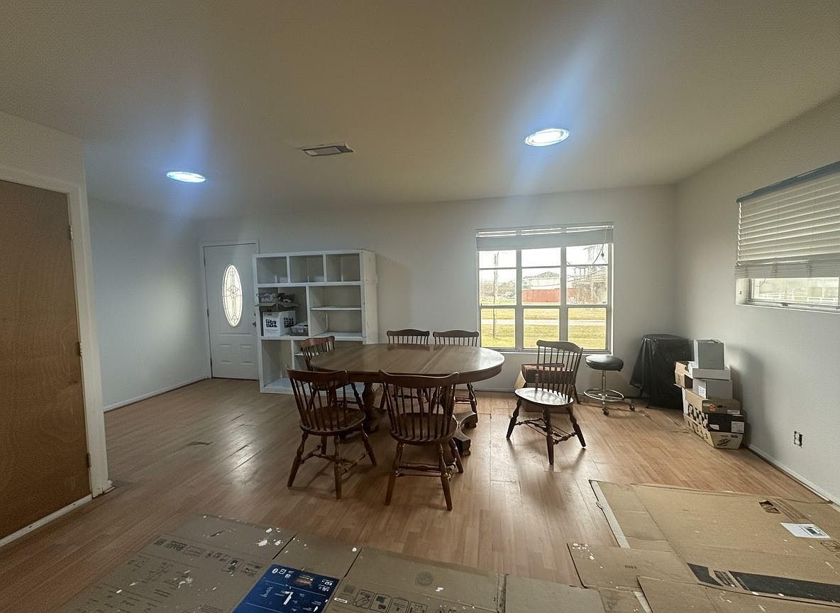 908 20th St Pt Bolivar, TX 77650 - Thumbnail 4