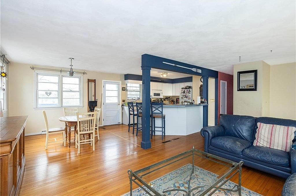 37 Squantum Dr Middletown, RI 02842 - Thumbnail 4