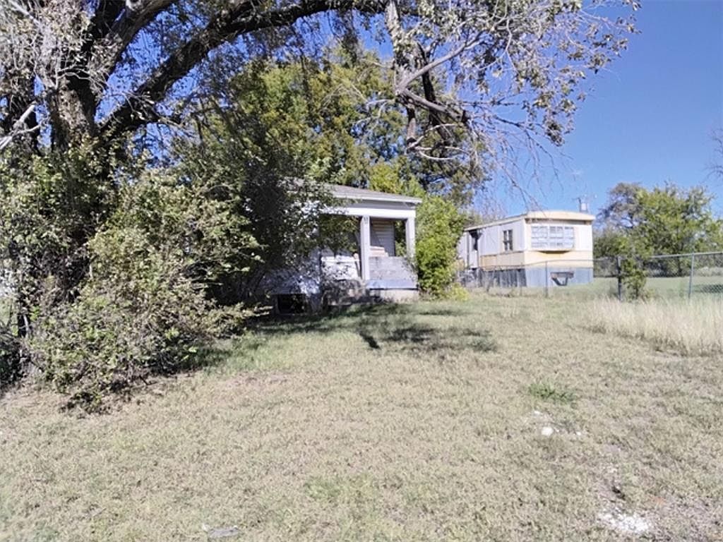 2011 SW Douglas Ave Lawton, OK 73501 - Thumbnail 4