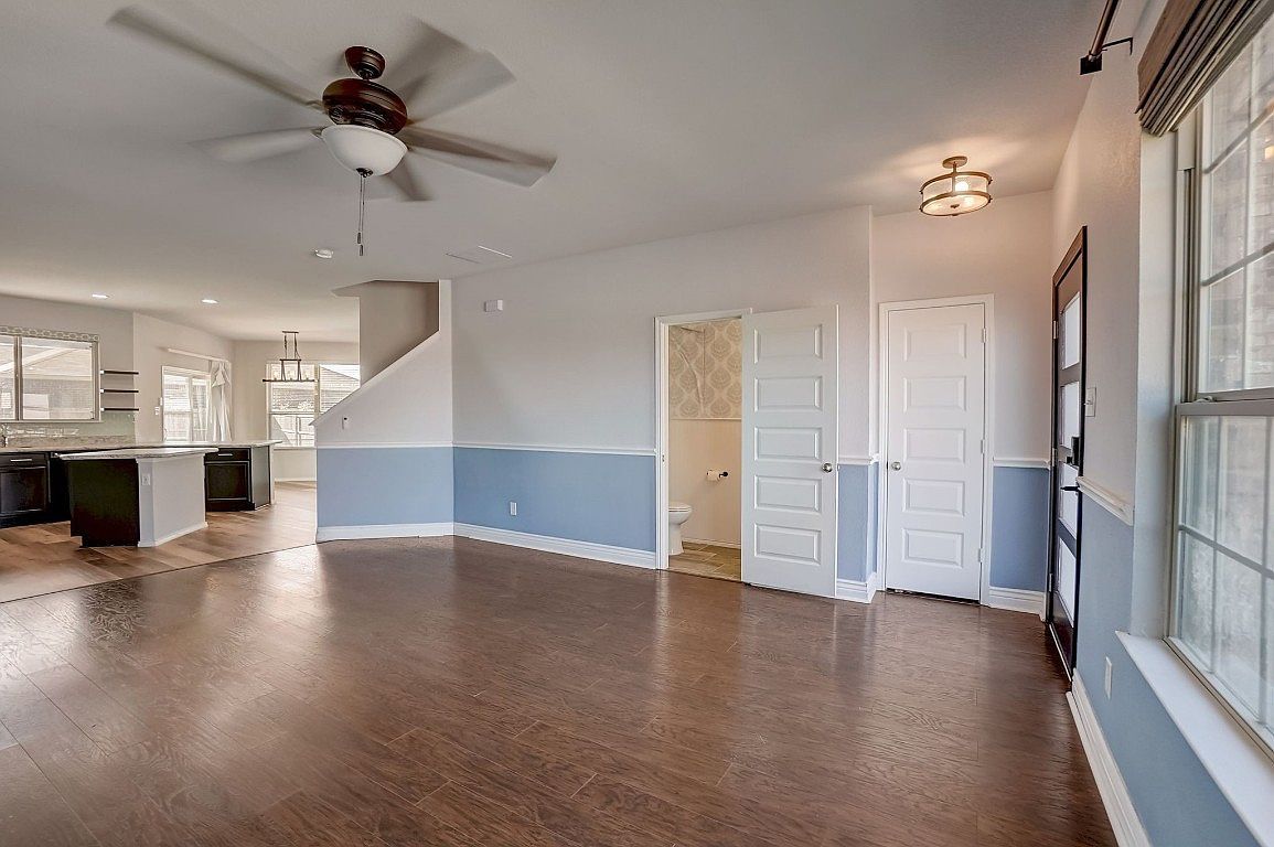 901 Ravenwood Ln Van Alstyne, TX 75495 - Thumbnail 4