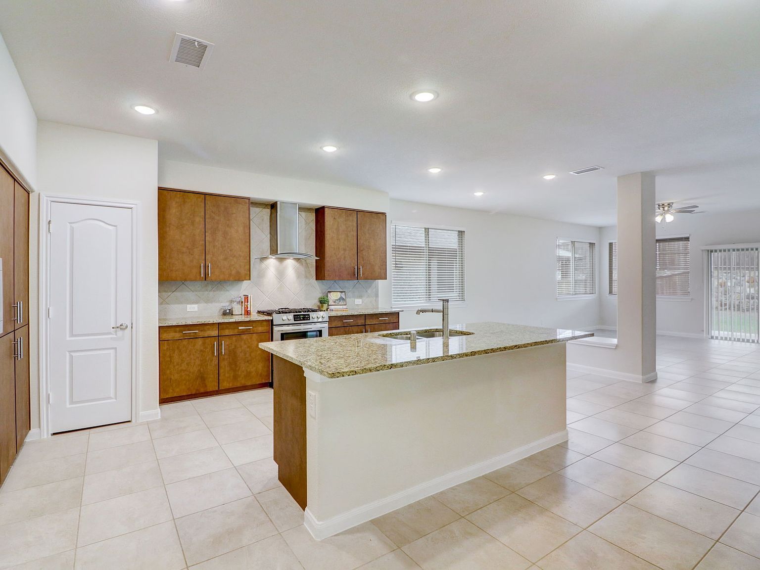 1212 Rosebush Rd Aubrey, TX 76227 - Thumbnail 4