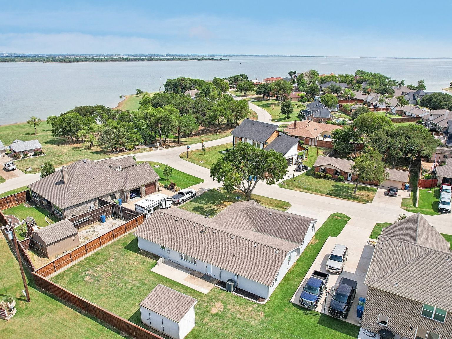 645 Woodcrest Ln Lakewood Village, TX 75068 - Thumbnail 4