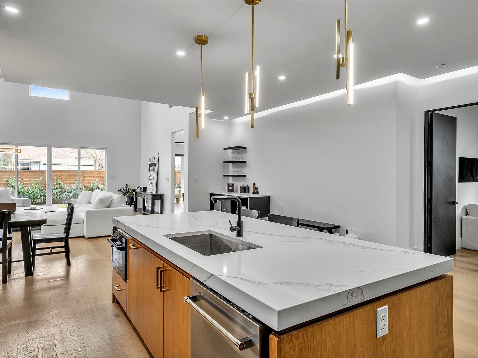 4721 Linnet Ln Dallas, TX 75209 - Thumbnail 4