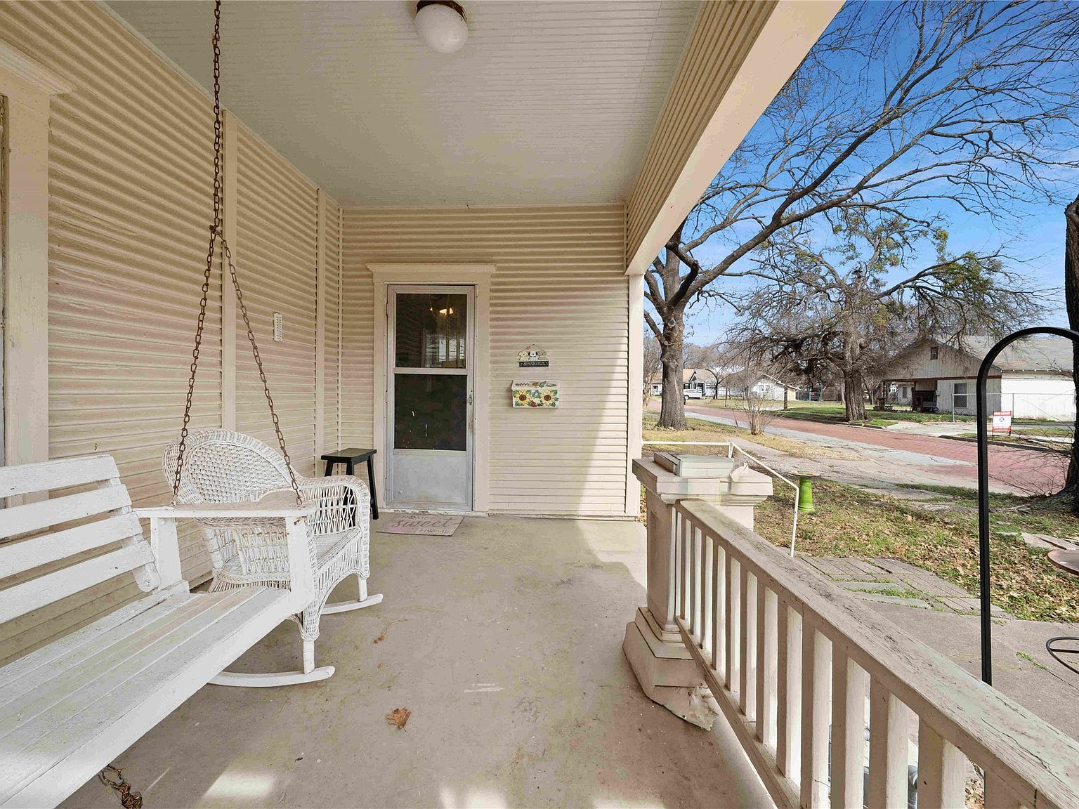 713 N Commerce St Gainesville, TX 76240 - Thumbnail 4