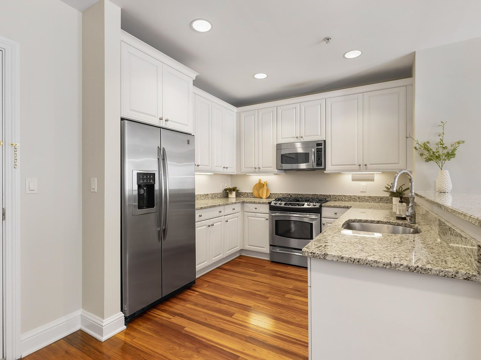 77 Hanover St UNIT 3 Portsmouth, NH 03801 - Thumbnail 4