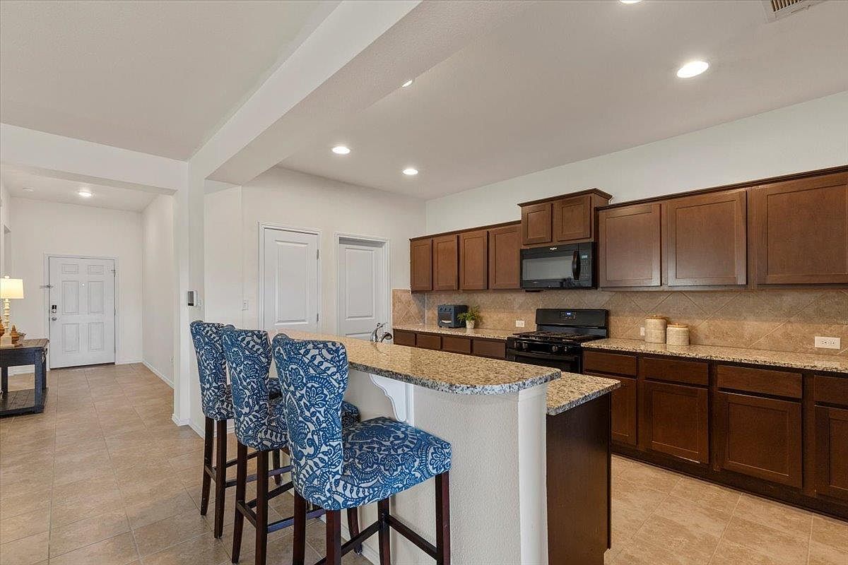 137 Fire Wheel Pass Liberty Hill, TX 78642 - Thumbnail 4