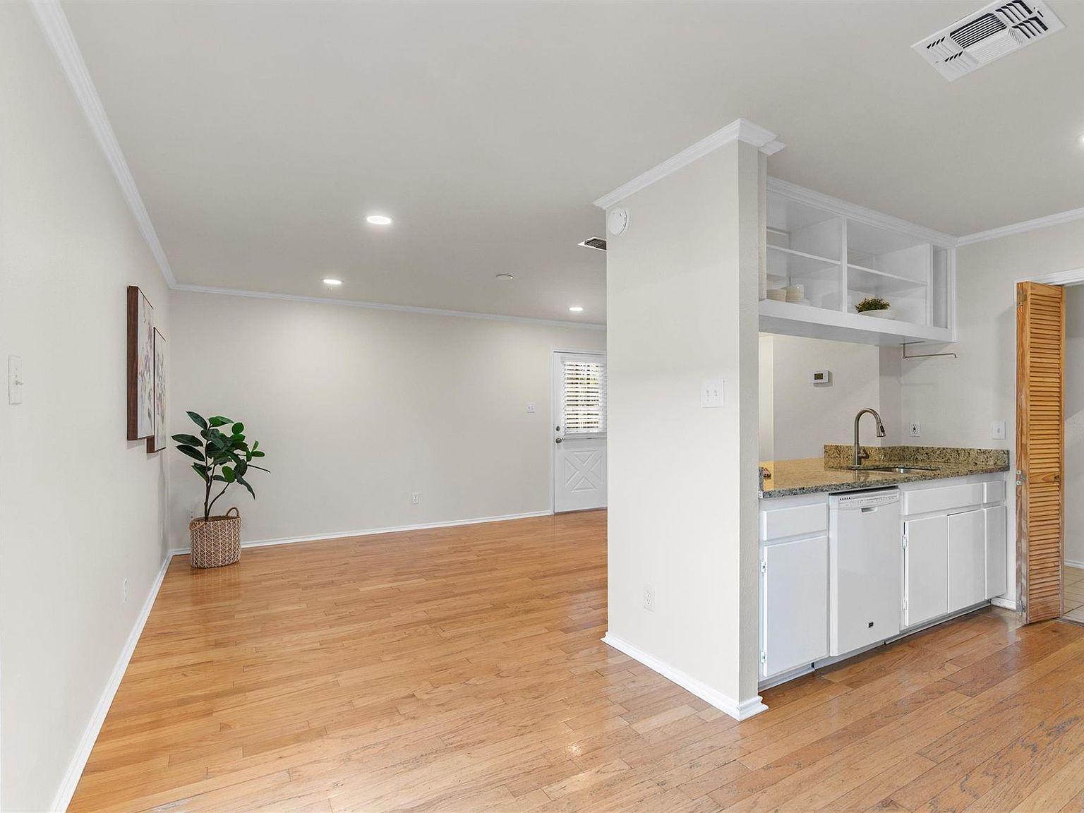 900 Taulbee Ln APT 109 Austin, TX 78757 - Thumbnail 4