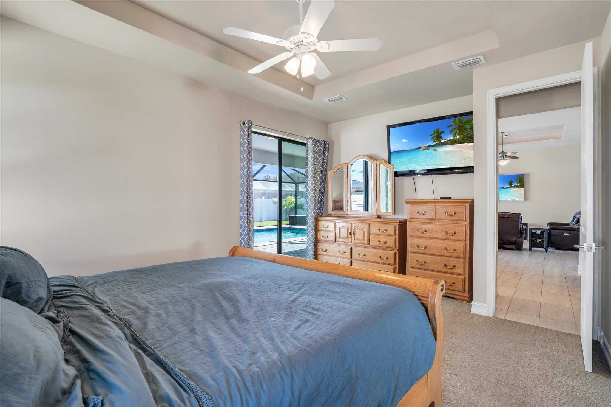 3433 Southwest 11th Place, Cape Coral, FL, USA, 33914 - Thumbnail 4