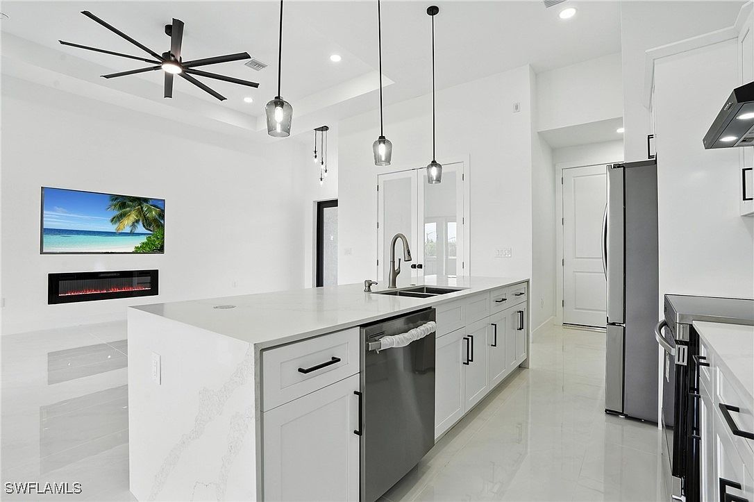 3205 Andalusia Blvd Cape Coral, FL 33909 - Thumbnail 4