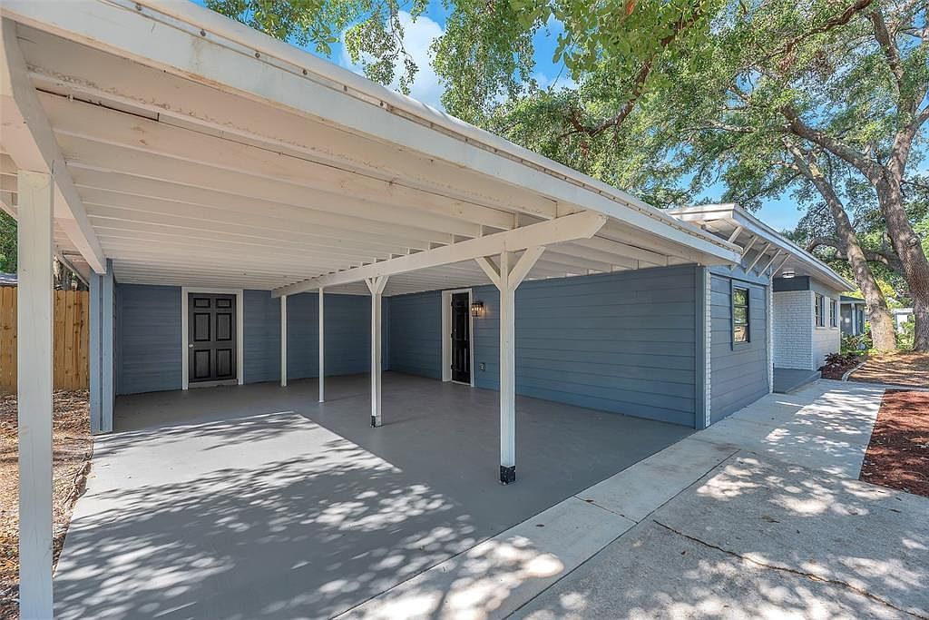 2003 E Clinton St Tampa, FL 33610 - Thumbnail 4