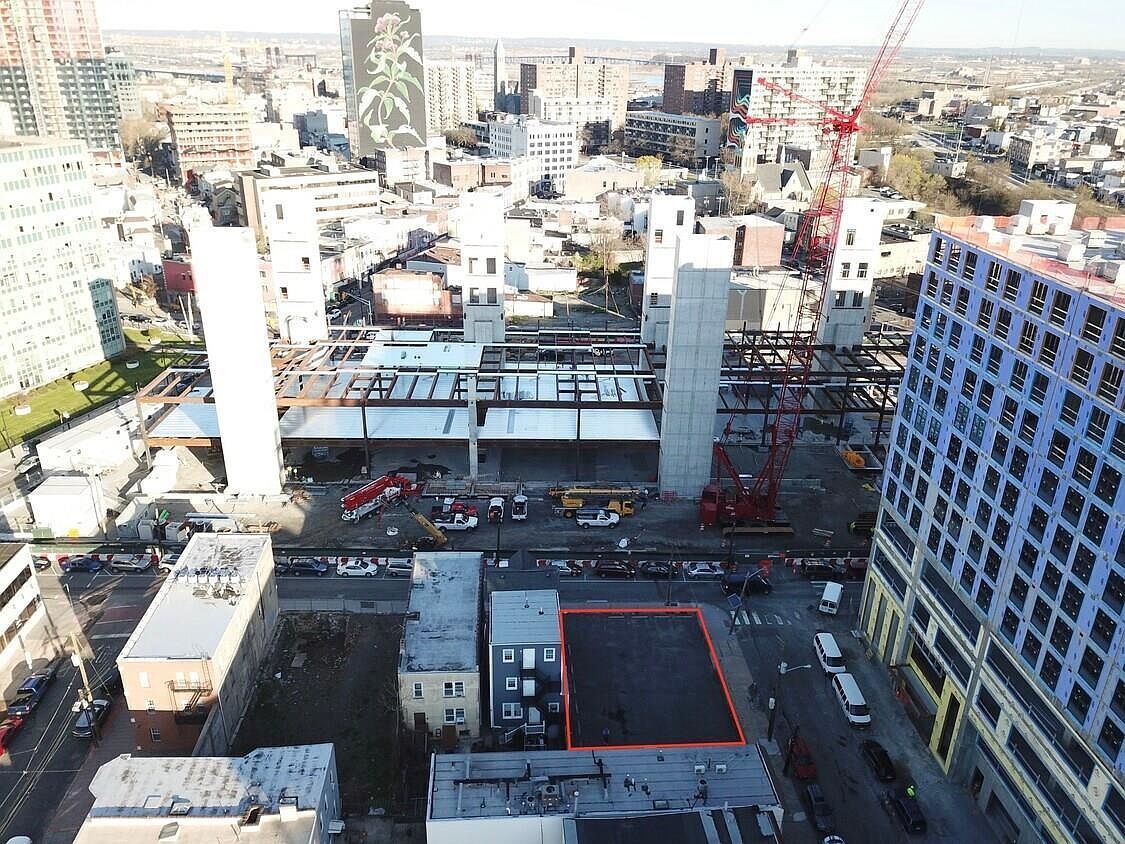 26 Oakland Ave Jersey City, NJ 07306 - Thumbnail 4