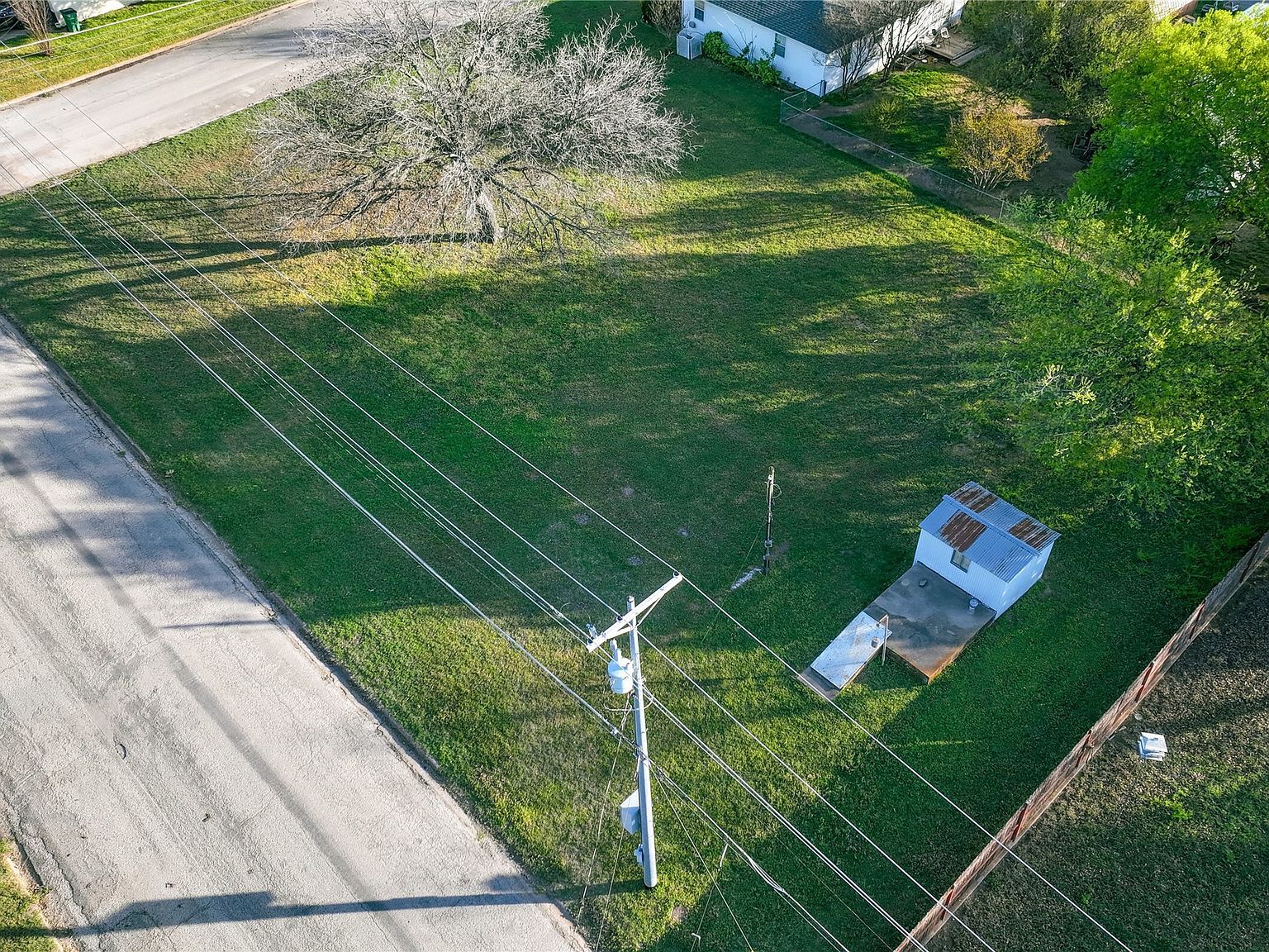 1112 Nugent St Bowie, TX 76230 - Thumbnail 4